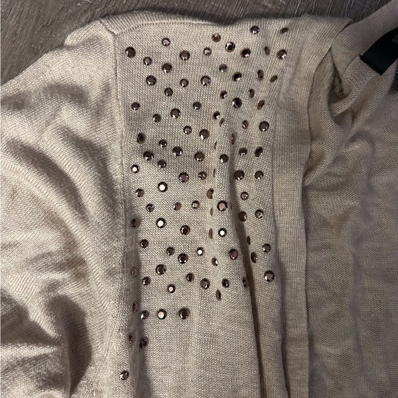 Tan sweater with brass - Picture 1 of 3